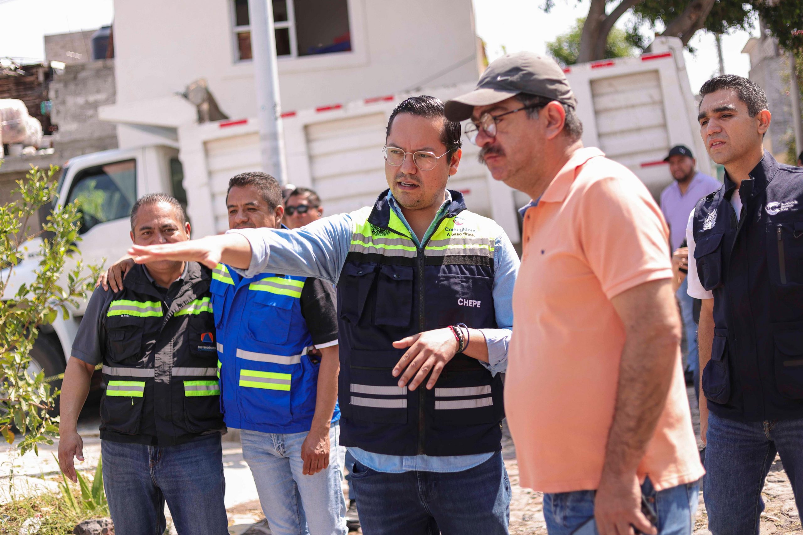 Chepe Guerrero supervisa retiro de arcotecho colapsado por los fuertes vientos y lluvias; anuncia su reconstrucción