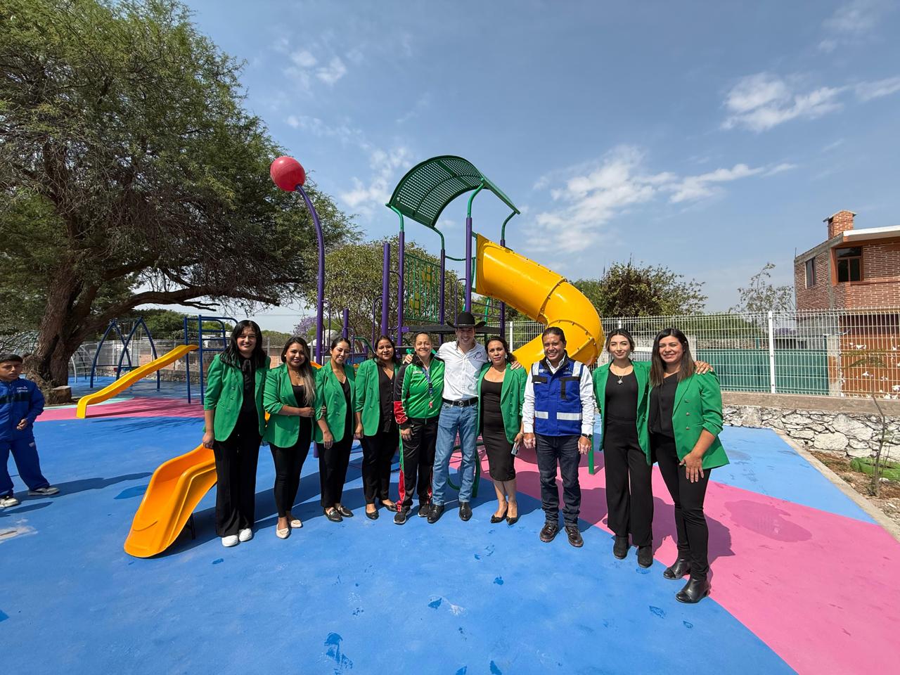 Entrega Rodrigo Monsalvo obras educativas en beneficio de estudiantes de Palo Alto en El Marqués