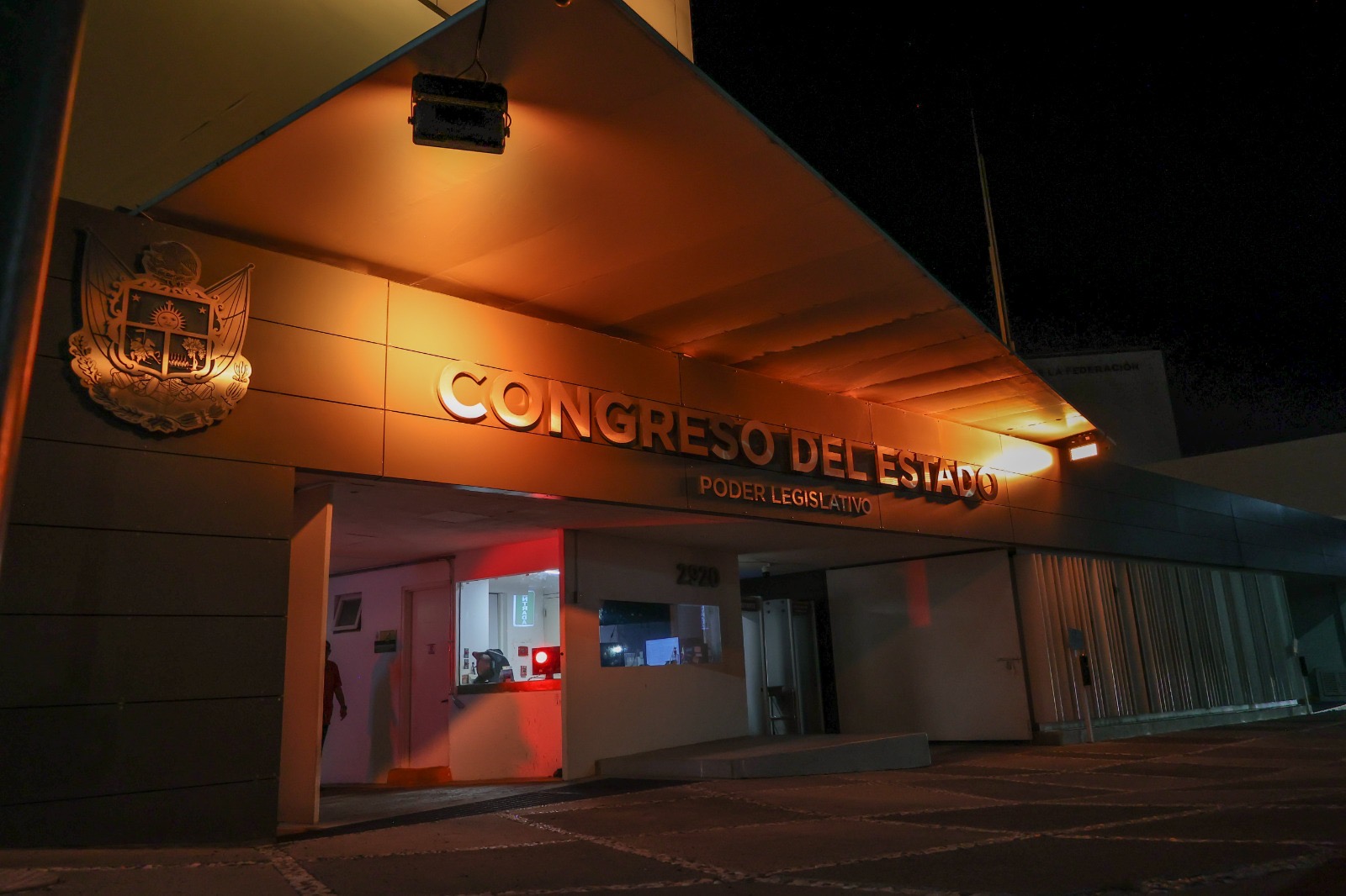 Sede del Poder Legislativo se ilumina de naranja en el marco del Día Internacional del TDAH