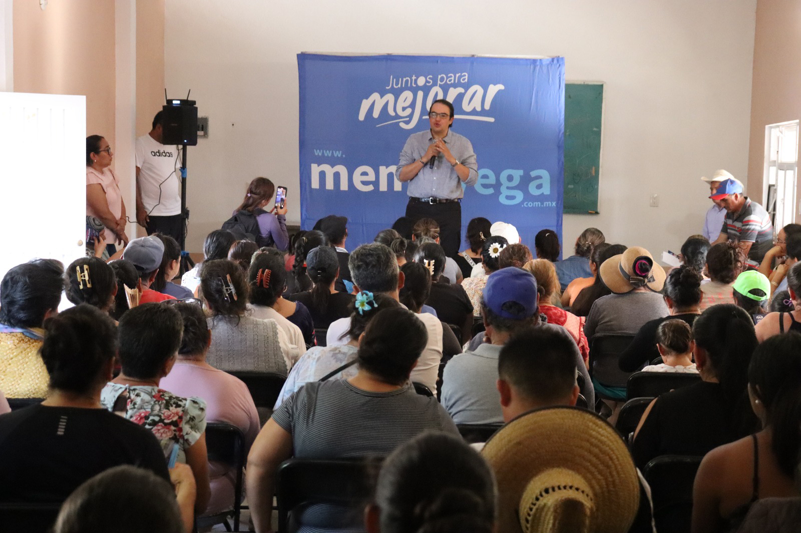 Recorre Memo Vega comunidades con  motivo de su Informe de Actividades