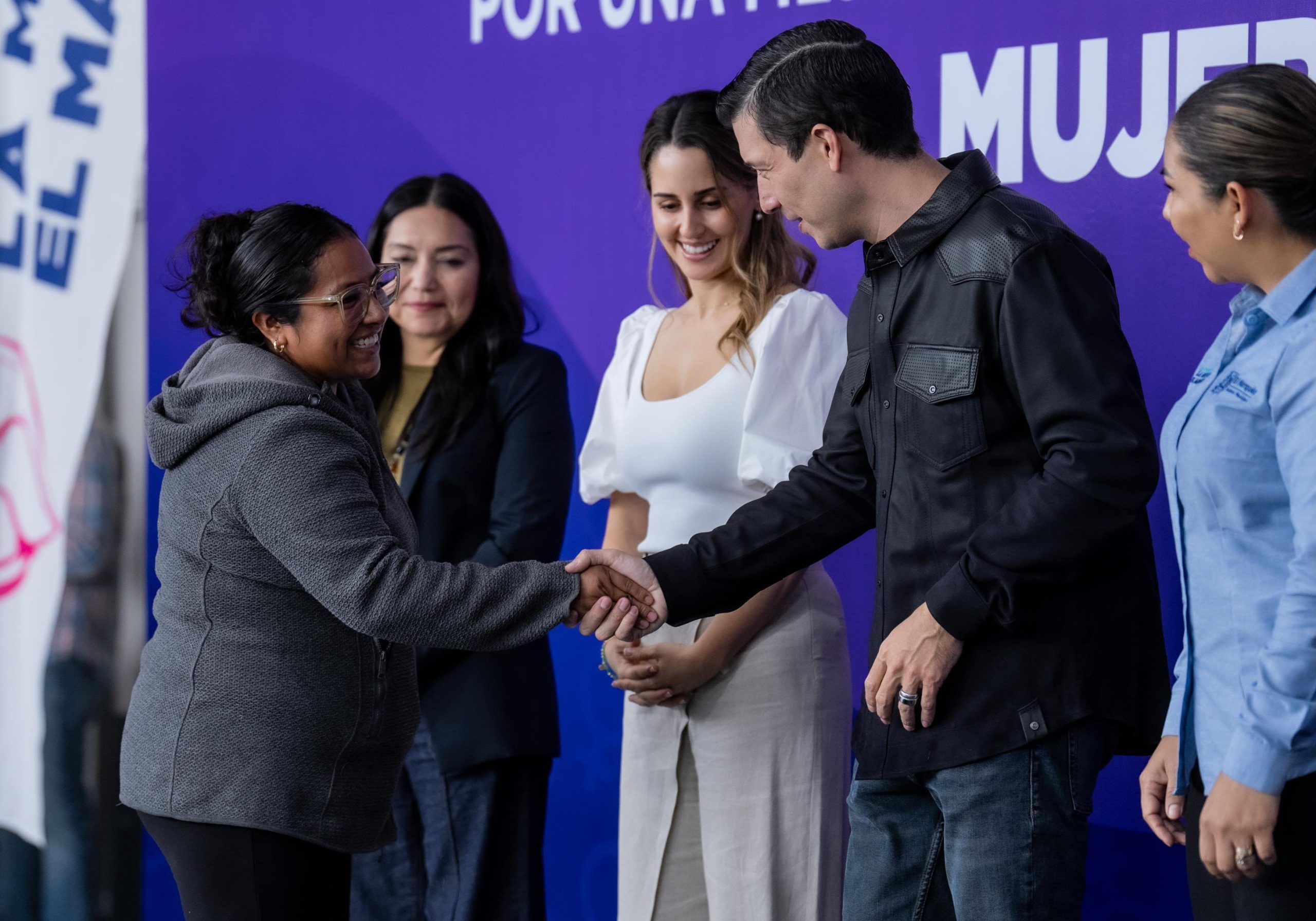 Rodrigo Monsalvo se reúne con mujeres para escuchar sus necesidades