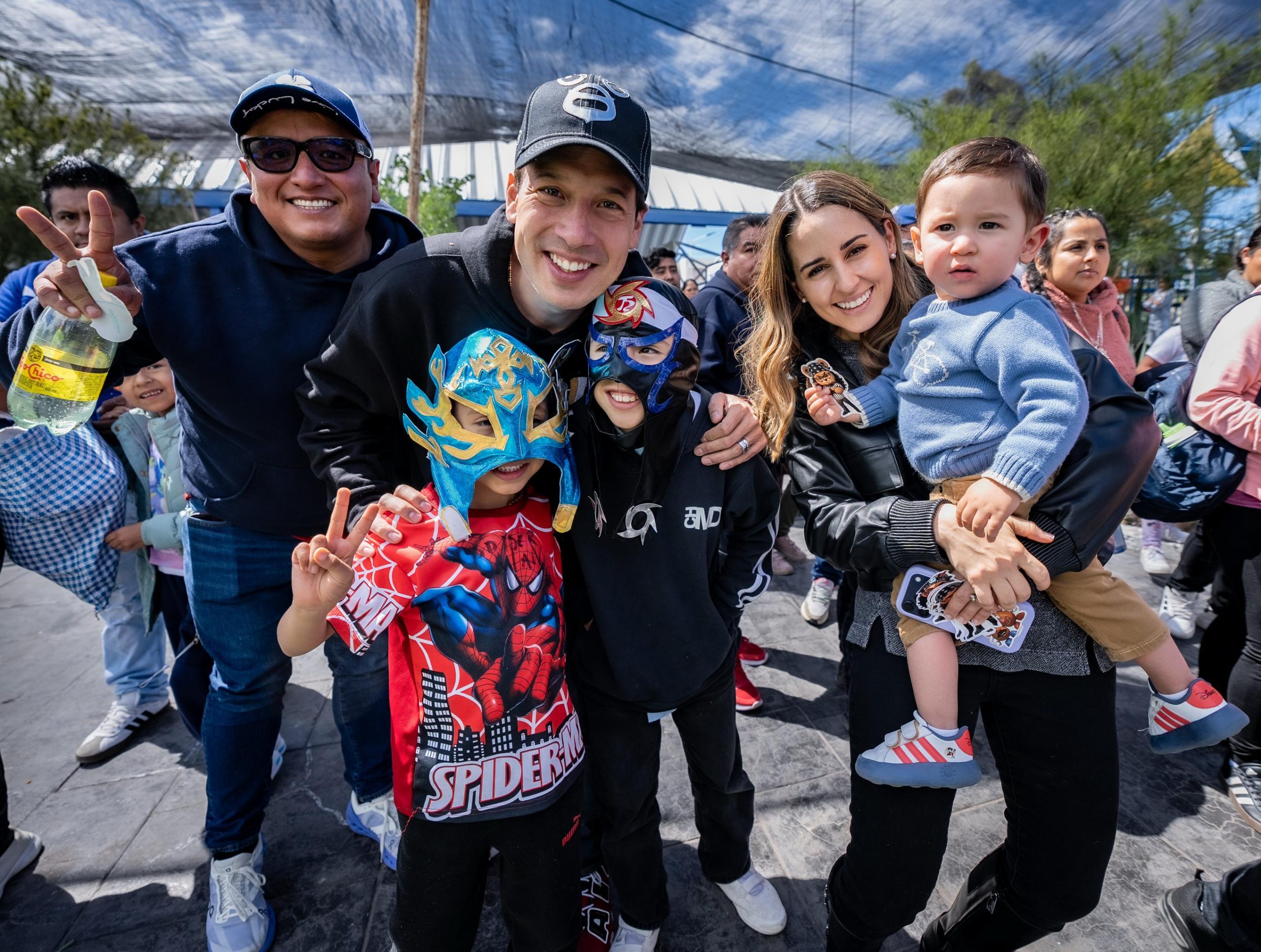 Rodrigo Monsalvo acerca servicios gratuitos y actividades familiares a Paseos del Marqués